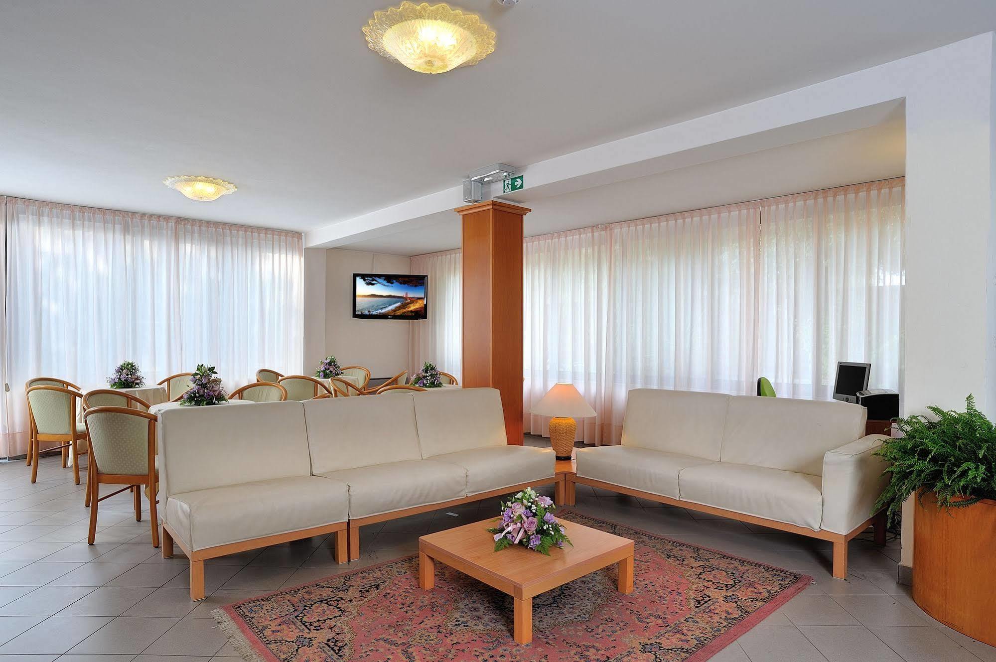 Hotel Helios Diano Marina Extérieur photo