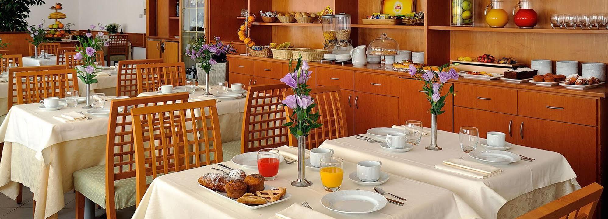 Hotel Helios Diano Marina Extérieur photo
