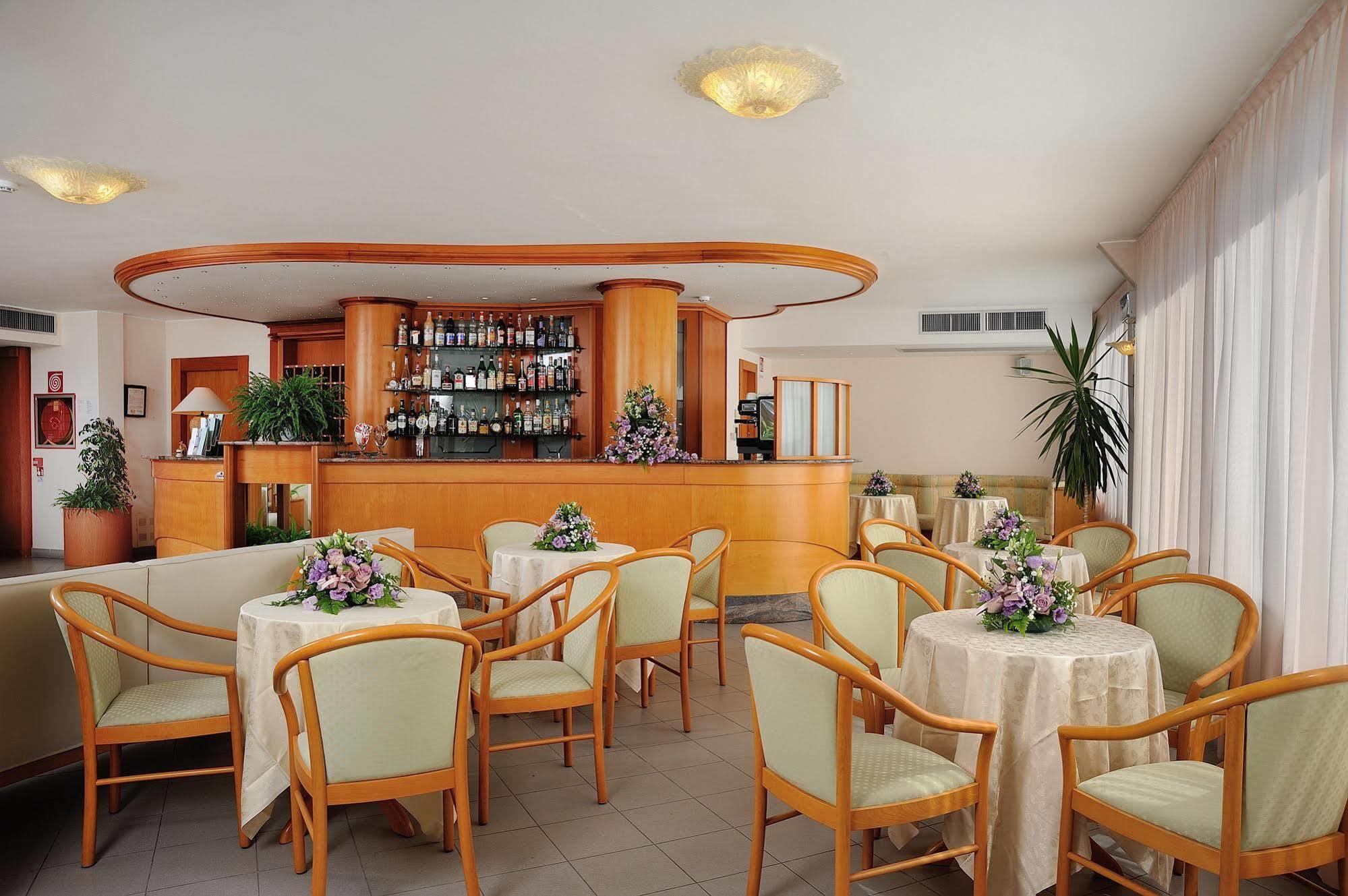 Hotel Helios Diano Marina Extérieur photo