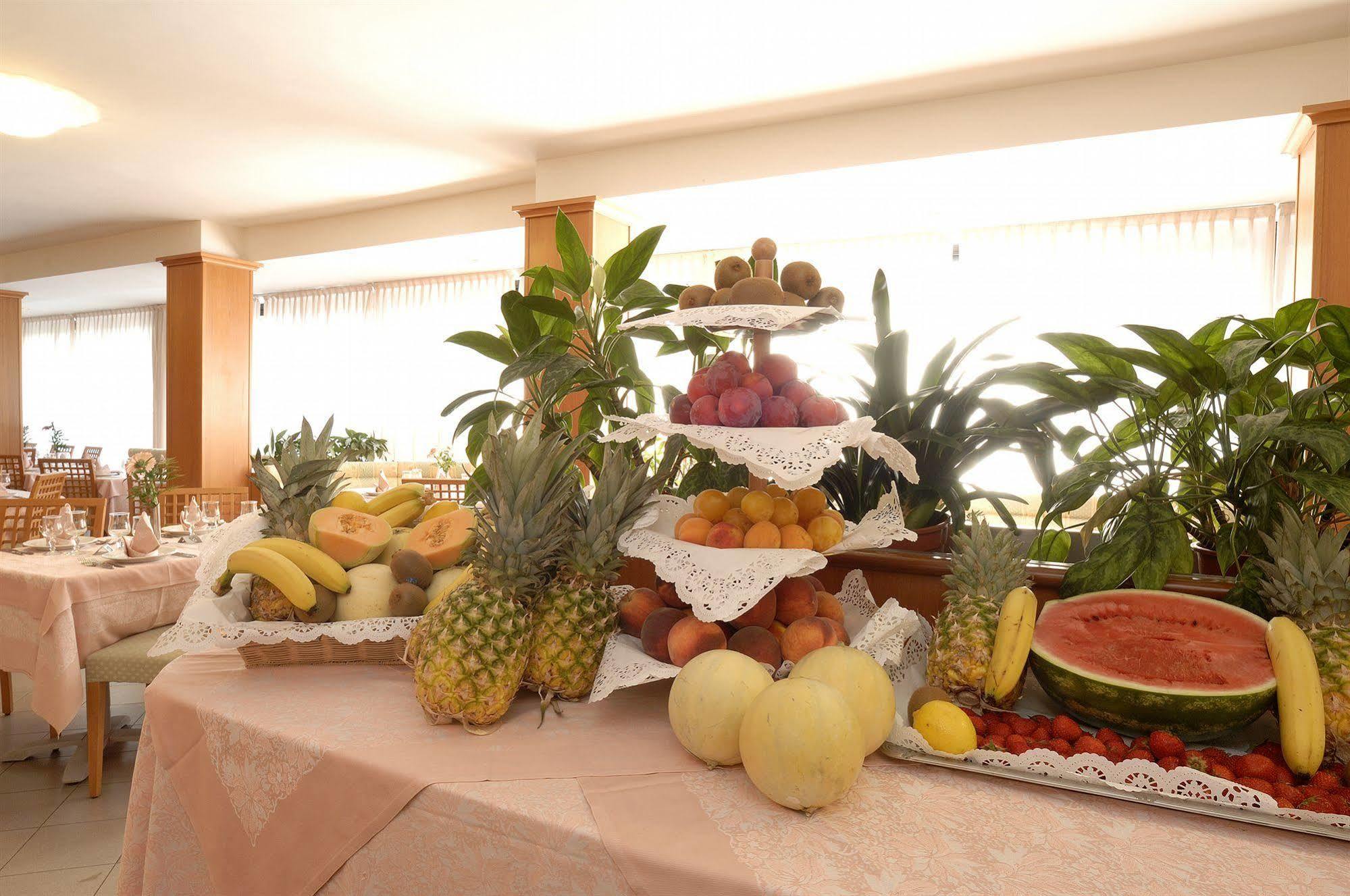 Hotel Helios Diano Marina Extérieur photo