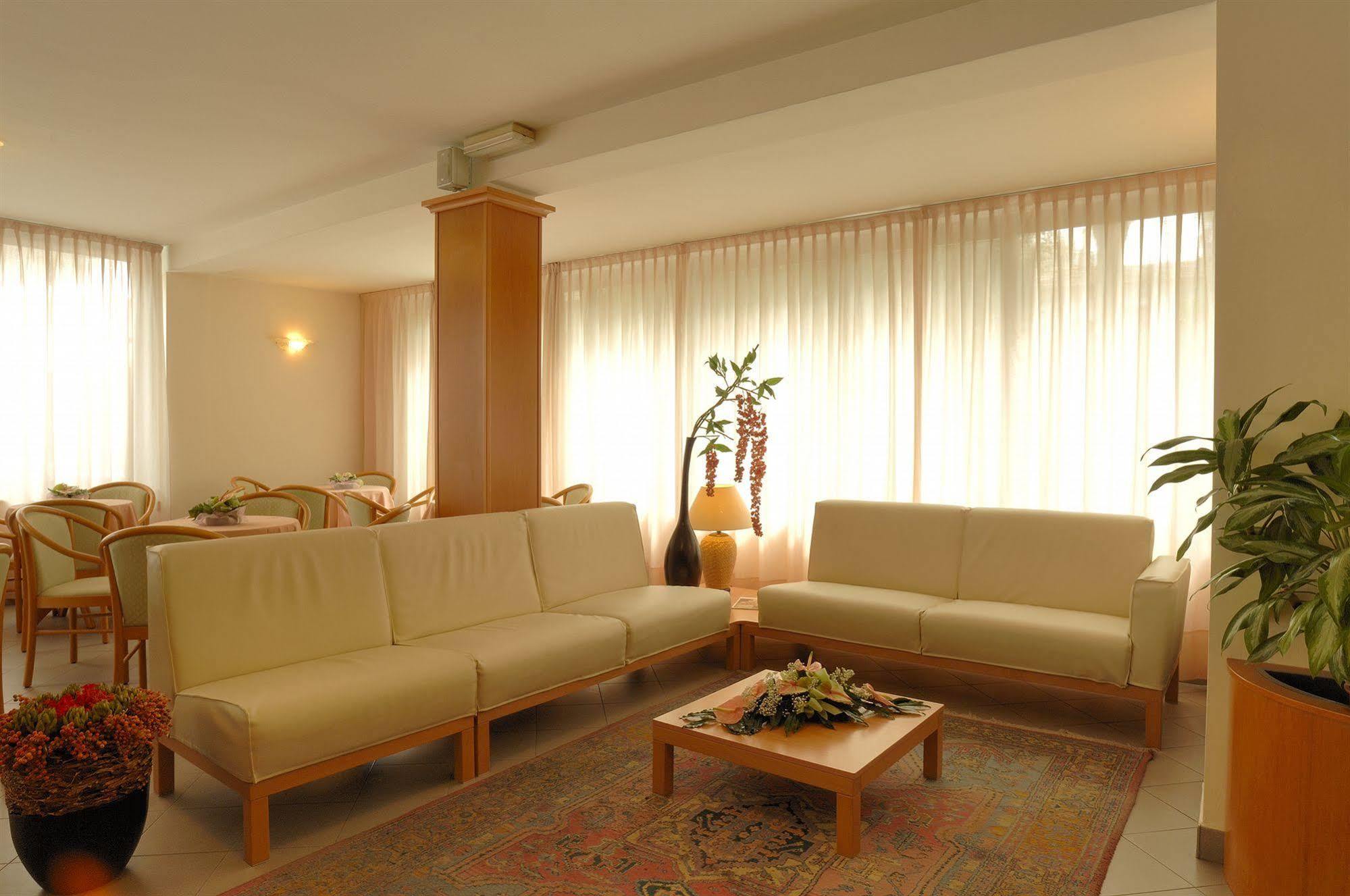 Hotel Helios Diano Marina Extérieur photo