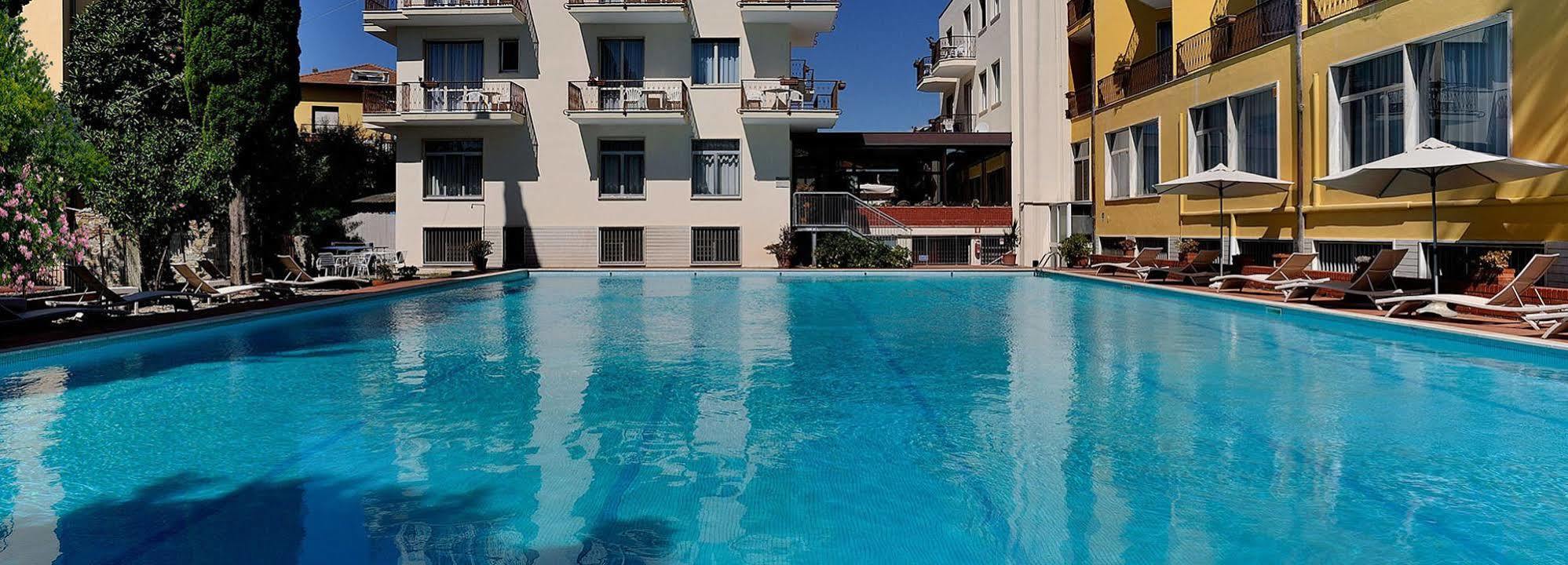 Hotel Helios Diano Marina Extérieur photo