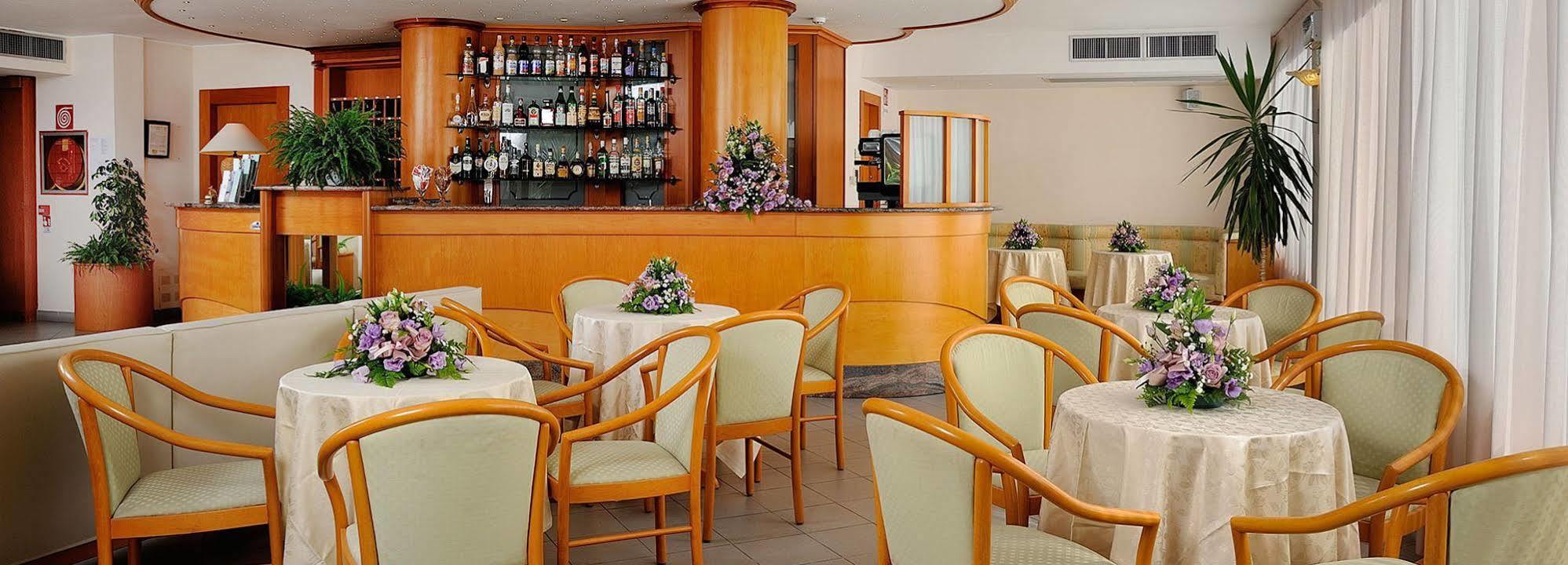 Hotel Helios Diano Marina Extérieur photo